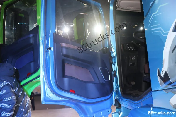 Auman Galaxy 5M 11.8L Diesel 520hp 6X4(10 wheels) ZF 12-Speed AMT Automatic Tractor Truck Cab (1) | 86Trucks