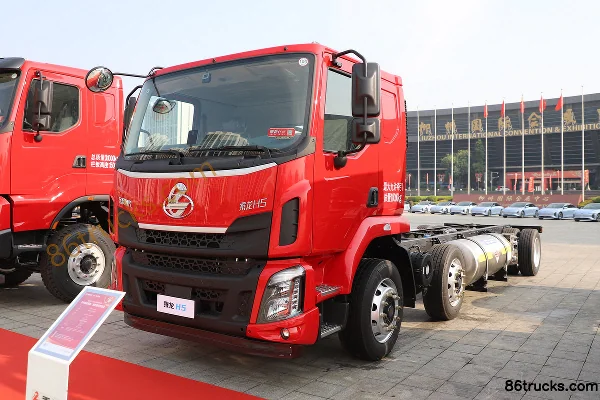 Dongfeng Chenglong H5 400hp 6X2(8 wheels) Car Carrier Truck Exterior (3) | 86Trucks