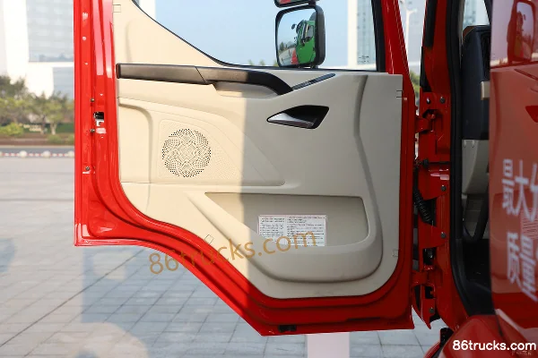Dongfeng Chenglong H5 400hp 6X2(8 wheels) Car Carrier Truck Cab (2) | 86Trucks