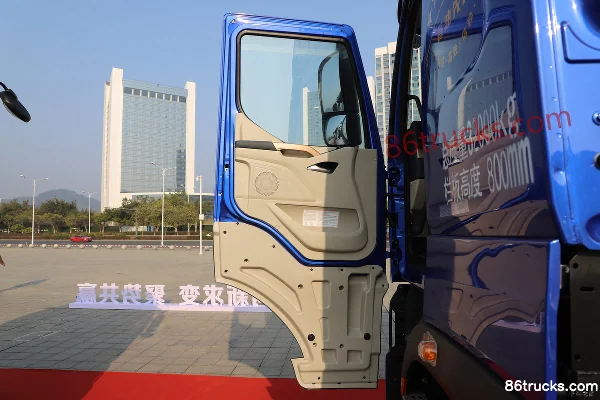 Dongfeng H7 Pro 11.8L Diesel 520 hp 8X4(12 wheels) Fast Gear 12-speed 9.47m Stake Truck Cab (1) | 86Trucks