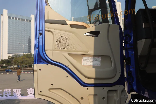 Dongfeng H7 Pro 11.8L Diesel 520 hp 8X4(12 wheels) Fast Gear 12-speed 9.47m Stake Truck Cab (2) | 86Trucks