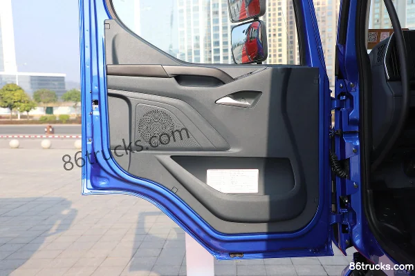 Dongfeng M3V 4.3L Diesel 240 hp 4X2(6 wheels) Fast Gear 8-Speed 7.8m Van Cargo Truck Cab (2) | 86Trucks