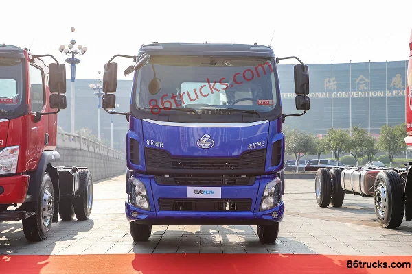 Dongfeng M3V 4.3L Diesel 240 hp 4X2(6 wheels) Fast Gear 8-Speed 7.8m Van Cargo Truck Exterior (2) | 86Trucks