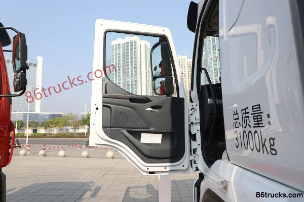 Dongfeng H7 400 hp 8X4(12 wheels) Bulk Feed Transport Truck (Yunli Brand) Cab (1) | 86Trucks