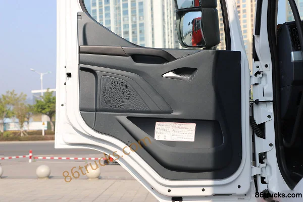 Dongfeng H7 400 hp 8X4(12 wheels) Bulk Feed Transport Truck (Yunli Brand) Cab (2) | 86Trucks