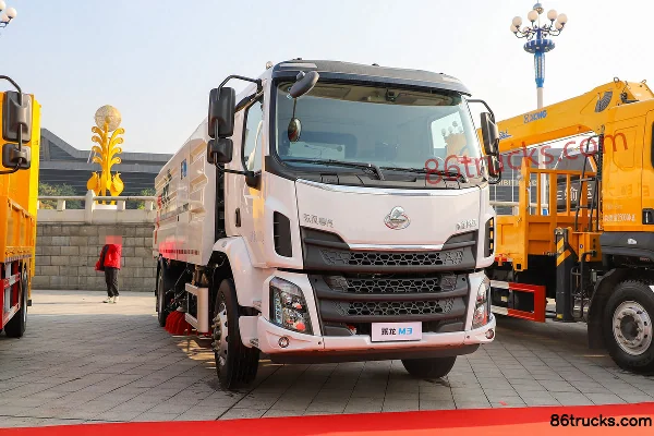 Dongfeng Dongfeng New Chenglong M3 Medium Truck sweeper truck