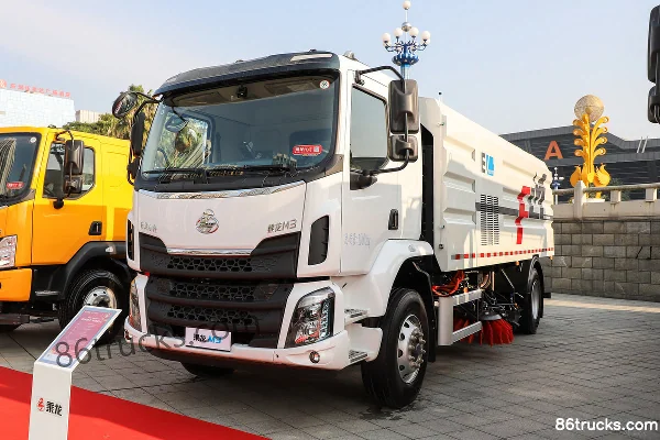Dongfeng Liuqi Chenglong M3 4X2(6 wheels) Electric Sweeper Truck (Fulong Continental) CATL 281.92kWh Exterior (3) | 86Trucks