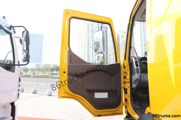 Dongfeng L3 200 hp 4X2(6 wheels) Crash Cushion Truck (Yanlong Brand) Cab (1) | 86Trucks