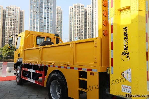 Dongfeng L3 200 hp 4X2(6 wheels) Crash Cushion Truck (Yanlong Brand) Body (2) | 86Trucks