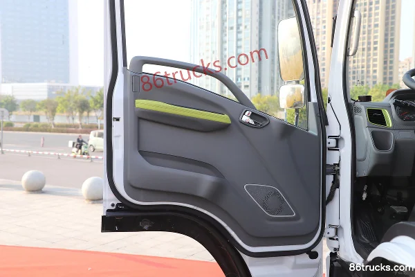 Dongfeng L2 170 hp 4X2(6 wheels) Fuel Tanker Truck (Zhuanwei Brand) Cab (2) | 86Trucks