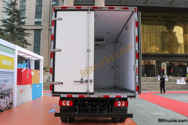 SHACMAN Commercial Vehicle Delong G300 200 hp 4X2(6 wheels) Diesel Fast Gear 8-speed 4.06m Refrigerated Truck Body (3) | 86Trucks