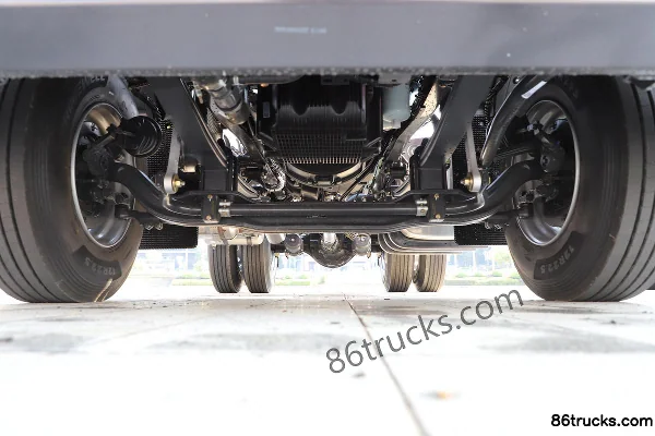 Dongfeng Liuqi Chenglong H7 480 hp 4X2(6 wheels) Tractor Truck Chassis (1) | 86Trucks