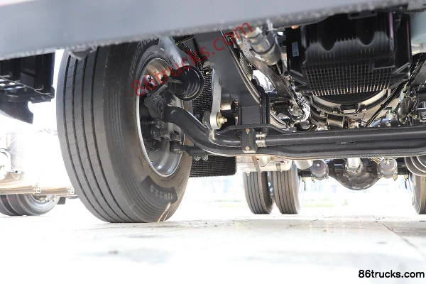 Dongfeng Liuqi Chenglong H7 480 hp 4X2(6 wheels) Tractor Truck Chassis (2) | 86Trucks