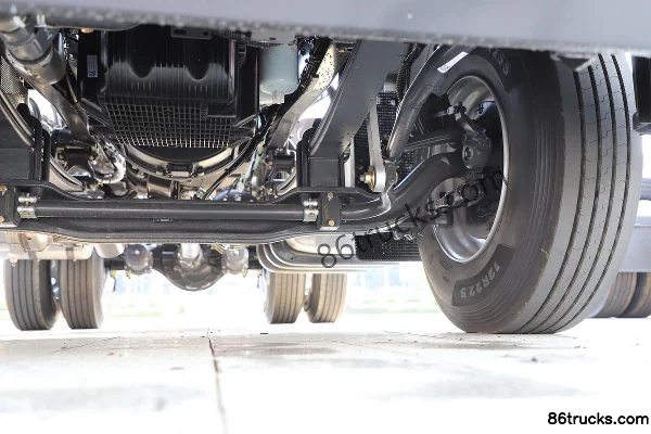 Dongfeng Liuqi Chenglong H7 480 hp 4X2(6 wheels) Tractor Truck Chassis (3) | 86Trucks