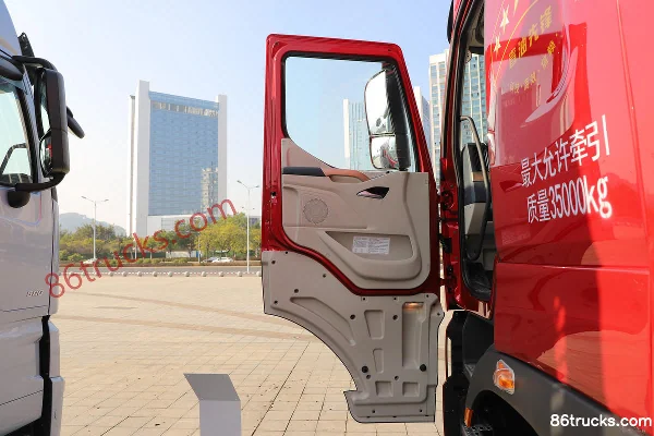 Dongfeng Liuqi Chenglong H7 480 hp 4X2(6 wheels) Tractor Truck Cab (1) | 86Trucks