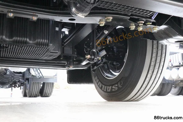 SHACMAN Commercial Vehicle Yan'an S700 630 hp 6X4(10 wheels) Eaton 12-speed AMT Automatic LNG Tractor Truck Chassis (3) | 86Trucks