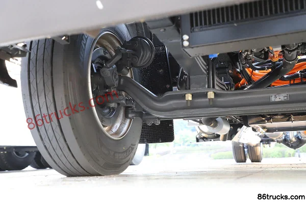 Dongfeng Liuqi Chenglong H5 320hp 4X2(6 wheels) 9.7m AMT automatic transmission wing-opening van cargo truck Chassis (2) | 86Trucks