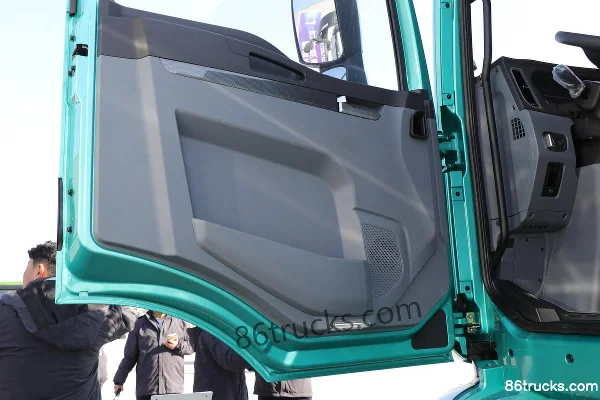 Proton Auto Enhanced Edition 6X4(10 wheels) Electric Tractor Truck CATL 528.13kWh Cab (2) | 86Trucks