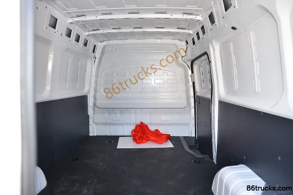 Sinotruk Pioneer V 2024 Model 140 hp 2.0T Diesel 3-Seat Medium Wheelbase Medium Roof Panel Van Body (2) | 86Trucks