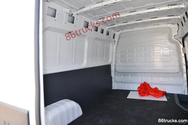 Sinotruk Pioneer V 2024 Model 140 hp 2.0T Diesel 3-Seat Medium Wheelbase Medium Roof Panel Van Body (1) | 86Trucks