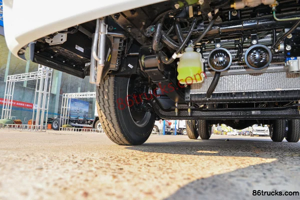 Foton Aoling Jieyun Youth Invincible Edition 146hp 4X2(6 wheels) 3.25m semi-row flatbed light truck Chassis (2) | 86Trucks