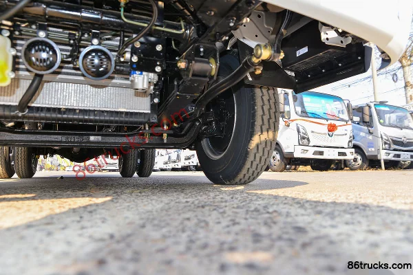 Foton Aoling Jieyun Youth Invincible Edition 146hp 4X2(6 wheels) 3.25m semi-row flatbed light truck Chassis (3) | 86Trucks