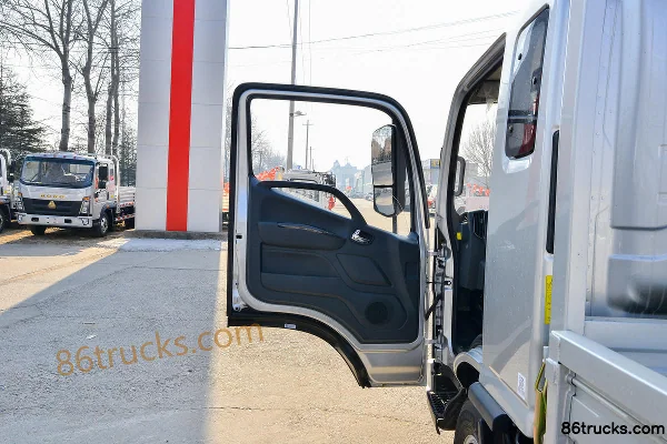 Foton Aoling Huangfeng MINI 170ch 4X2(6 roues) 4.8m rangée décalée camion porteur à ridelles Cabine (1) | 86Trucks
