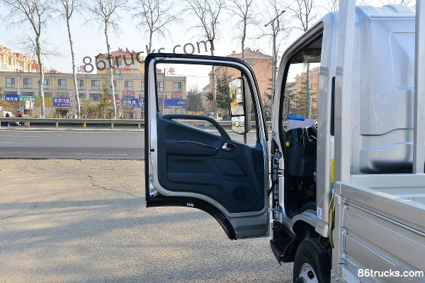 Foton Ollin New Jieyun Youth Invincible Edition Pro 151hp 4X2(6 wheels) 4.17m Single Row Flatbed Light Truck Cab (1) | 86Trucks