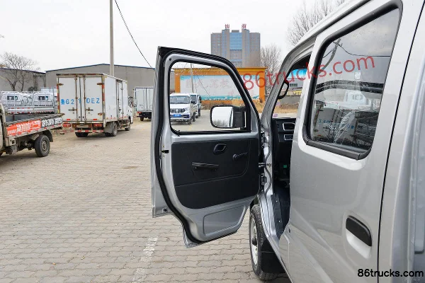 Dongfeng T3 1.2L Gasoline 91 hp 4X2(6 wheels) 5-Speed 2.5m Double Row Flatbed Truck Cab (1) | 86Trucks