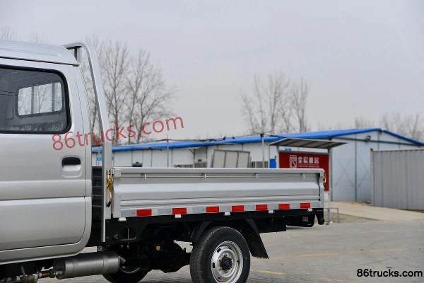 Dongfeng T3 1.2L Gasoline 91 hp 4X2(6 wheels) 5-Speed 2.5m Double Row Flatbed Truck Body (1) | 86Trucks