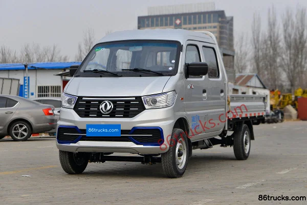 Dongfeng T3 1.2L Gasoline 91 hp 4X2(6 wheels) 5-Speed 2.5m Double Row Flatbed Truck Exterior (3) | 86Trucks