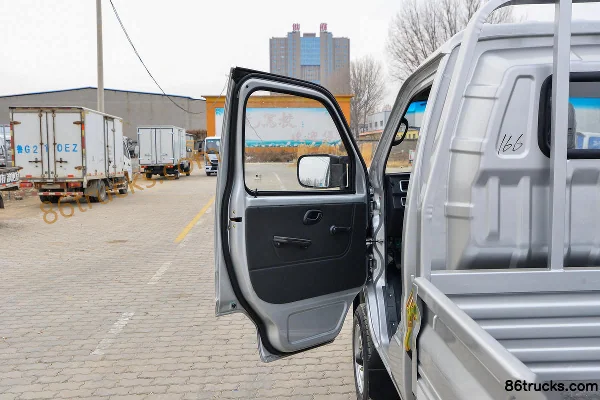 Dongfeng T3 (anciennement Xiaobawang W) 1.3L 91 ch 4X2(6 roues) 2,7 m camion plateau simple cabine (simple roue arrière) (China VI) (1) | 86