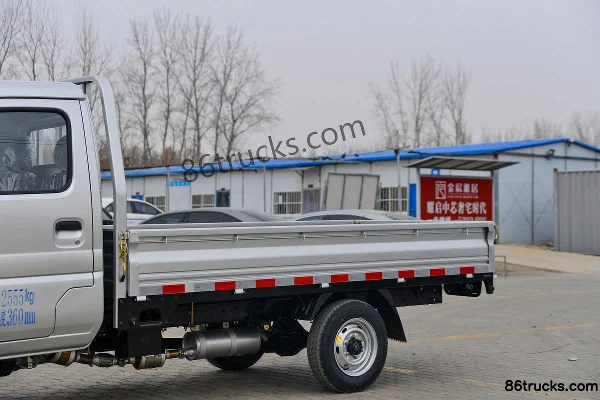 Dongfeng T3 (anciennement Xiaobawang W) 1.3L 91 ch 4X2(6 roues) 2,7 m camion plateau simple cabine (simple roue arrière) (China VI) Carrosse