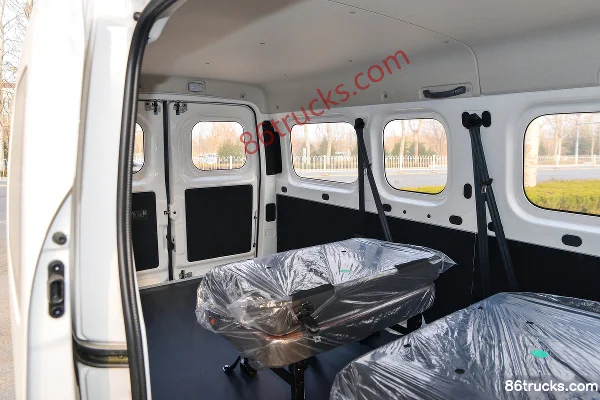 Yufeng Auto Gold Cargo 3T 6-seat 5.43m pure electric light bus 53.58kWh Body (1) | 86Trucks