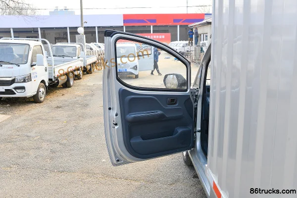 Lingshi Auto Golden Mini Truck 3.3T 3.17m single-row pure electric van micro truck 53.58kWh 4X2(6 wheels) Cab (1) | 86Trucks