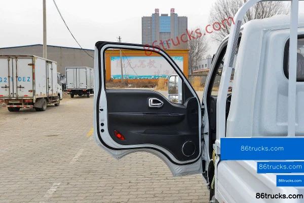 Dongfeng T6 2L 127 hp 4X2(6 wheels) CNG 4.005m Single Row Flatbed Light Truck Cab (1) | 86Trucks