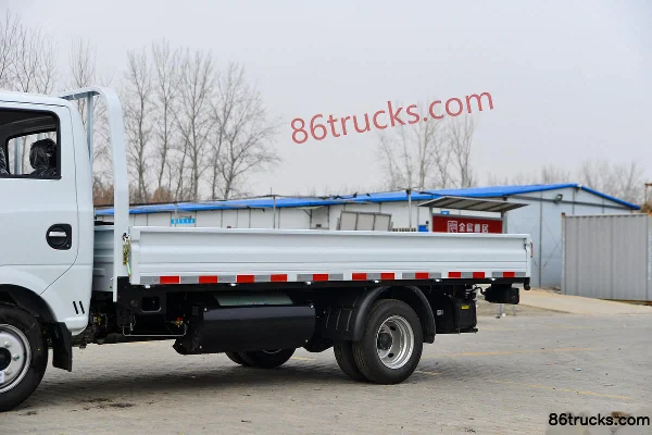 Dongfeng T6 2L 127 hp 4X2(6 wheels) CNG 4.005m Single Row Flatbed Light Truck Body (1) | 86Trucks
