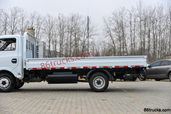 Dongfeng T6 2L 127 hp 4X2(6 wheels) CNG 4.005m Single Row Flatbed Light Truck Body (2) | 86Trucks