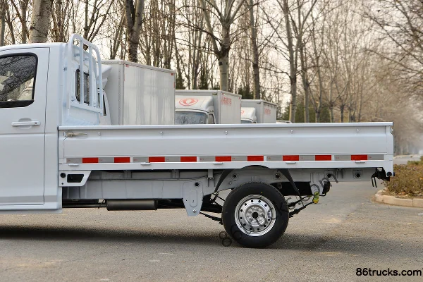 Dongfeng T7 1.6L gasoline 122 hp 4X2(6 wheels) Dongan 5-speed hydraulic brake 2.505m double-row flatbed micro truck Body (2) | 86Trucks