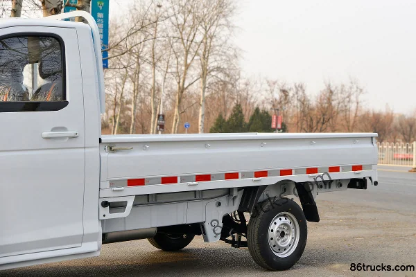 Dongfeng T7 1.6L gasoline 122 hp 4X2(6 wheels) Dongan 5-speed hydraulic brake 2.505m double-row flatbed micro truck Body (1) | 86Trucks