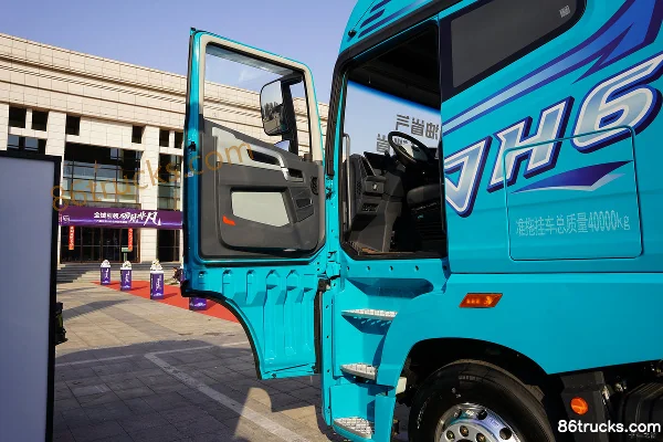 FAW Jiefang Qingdao JH6 Heavy Truck Zhixiang Edition 640hp 6X4(10 wheels) AMT Auto Tractor Truck Cab (1) | 86Trucks
