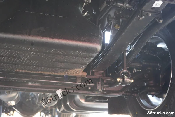 FAW Jiefang Qingdao Yinghang Zhizun Edition 13.2L Diesel 620hp 6X4(10 wheels) FAW Jiefang 12-speed AMT Automatic Tractor Truck Chassis (3)