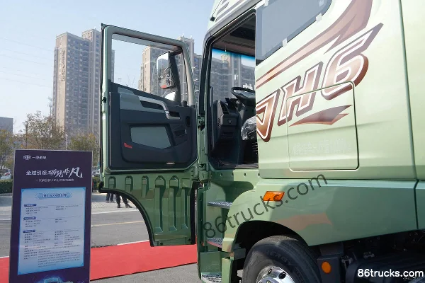 FAW Jiefang Qingdao Yinghang Zhizun Edition 13.2L Diesel 620hp 6X4(10 wheels) FAW Jiefang 12-speed AMT Automatic Tractor Truck Cab (1) | 86T