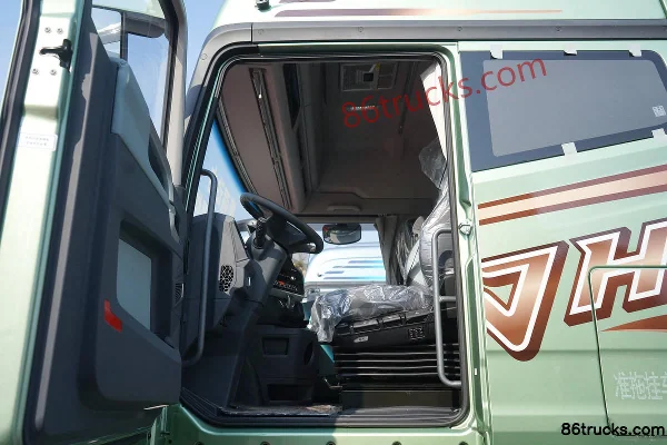 FAW Jiefang Qingdao Yinghang Zhizun Edition 13.2L Diesel 620hp 6X4(10 wheels) FAW Jiefang 12-speed AMT Automatic Tractor Truck Cab (3) | 86T