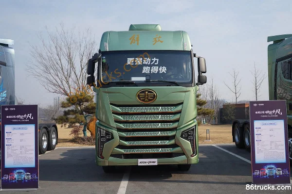 FAW Jiefang Qingdao Yinghang Zhizun Edition 13.2L Diesel 620hp 6X4(10 wheels) FAW Jiefang 12-speed AMT Automatic Tractor Truck Exterior (2)