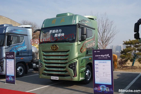 FAW Jiefang Qingdao Yinghang Zhizun Edition 13.2L Diesel 620hp 6X4(10 wheels) FAW Jiefang 12-speed AMT Automatic Tractor Truck Exterior (3)