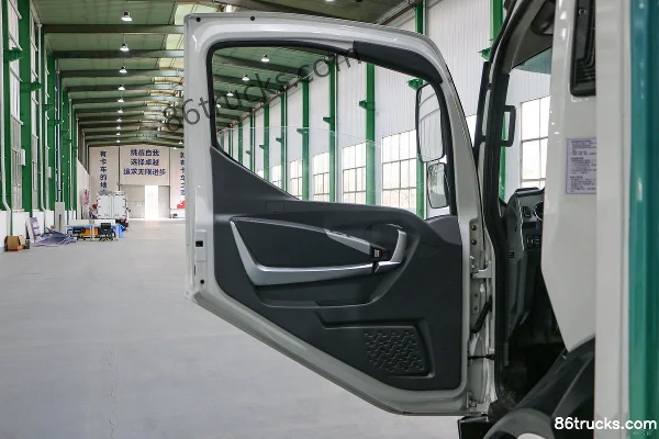 Feidi Mantianfei 4X2(6 wheels) 4.15m single-row plug-in hybrid range-extended box light truck CATL 100.96kWh Cab (1) | 86Trucks