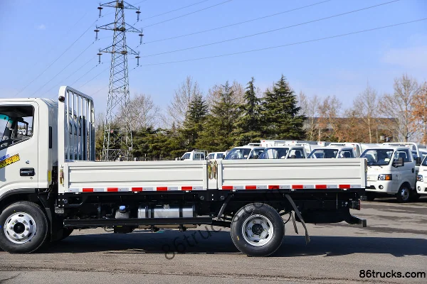 JAC Q6 2,5 L diesel 155 ch 4X2(6 roues) Xingrui 6 vitesses 4,18 m cabine simple ridelle camion léger Carrosserie (2) | 86Trucks