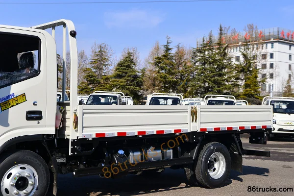 JAC Q6 2,5 L diesel 155 ch 4X2(6 roues) Xingrui 6 vitesses 4,18 m cabine simple ridelle camion léger Carrosserie (1) | 86Trucks