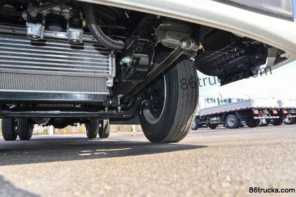 JAC Shuailing S3 130 hp 4X2(6 wheels) 3.8m one-and-a-half-row van light truck (China VI) Chassis (3) | 86Trucks